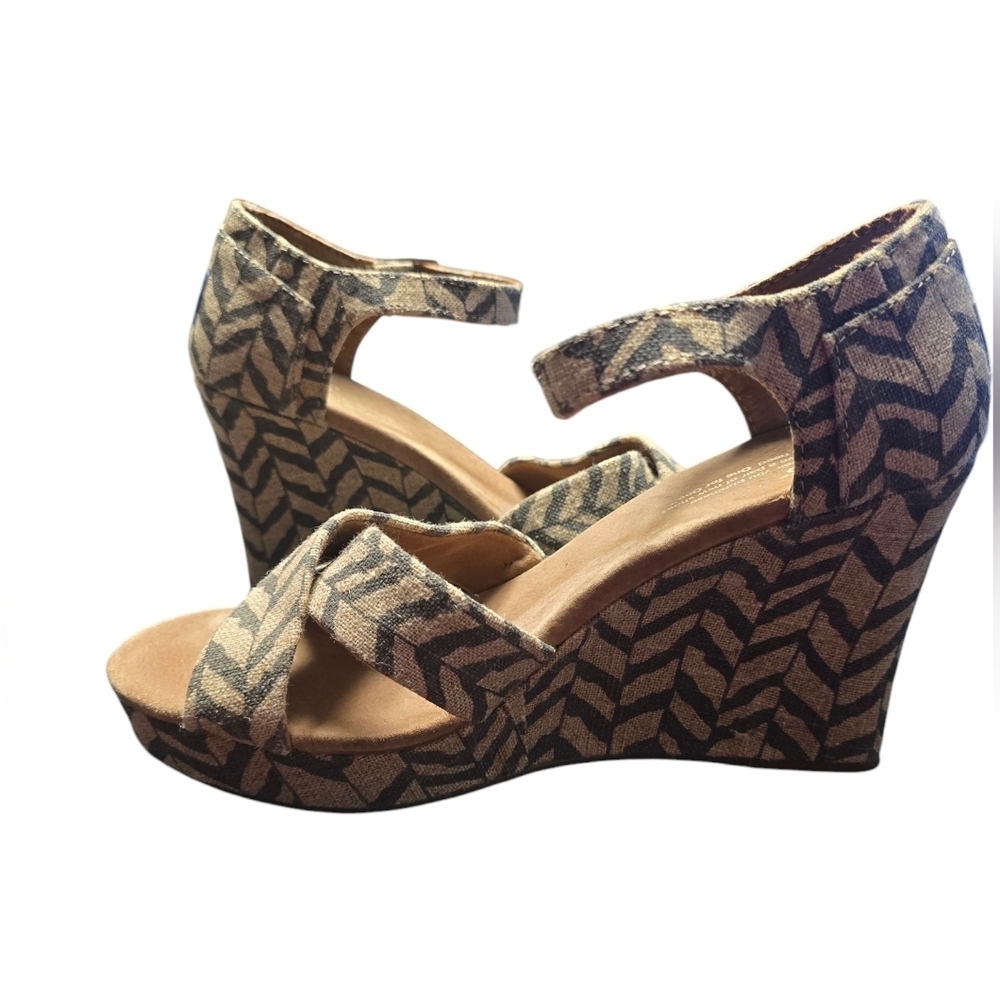 TOMS Sienna Wedge Sandals Sz 9 Burlap Chevron Brown Grey Tan - Picture 5 of 9